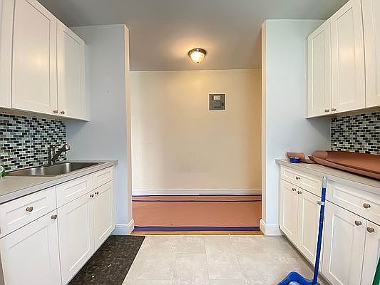 2nd image of 3216 30th St Floor 2