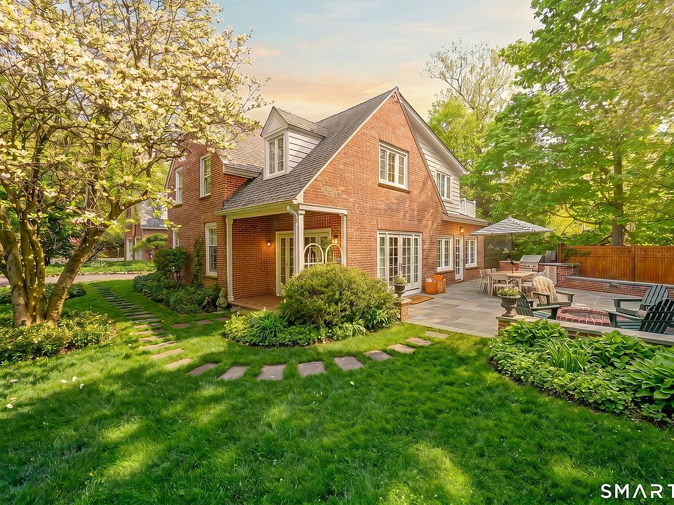 1st image of 5 Farnham Court