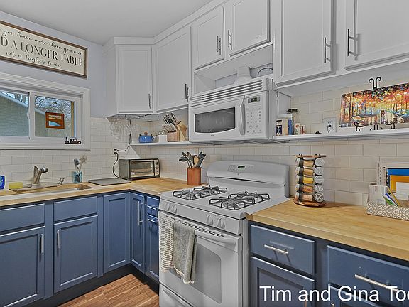 3rd image of 4617 Potter Ave SE