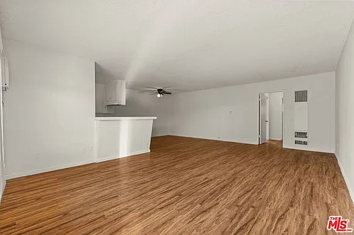 15540 Moorpark St #1 Photo 1