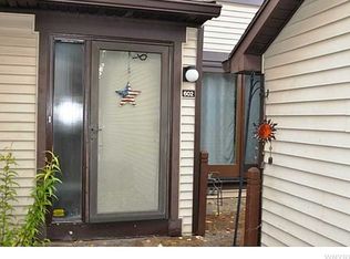 602 Charlesgate Cir, East Amherst, NY 14051