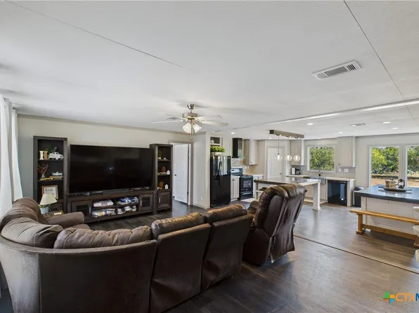 200 Sterling Rd, Seguin, TX 78155