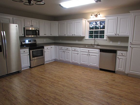 5th image of 101 Plum St