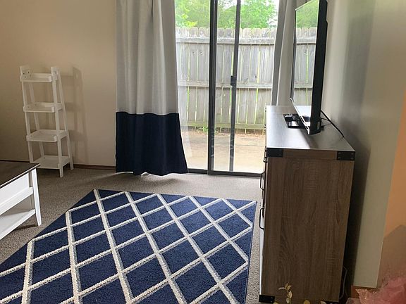 5th image of 1711 Bluegrass Ct APT 3