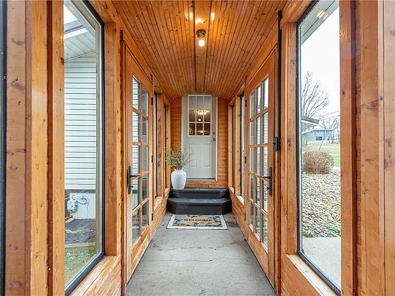 3rd image of 320 Deerfield Rd S