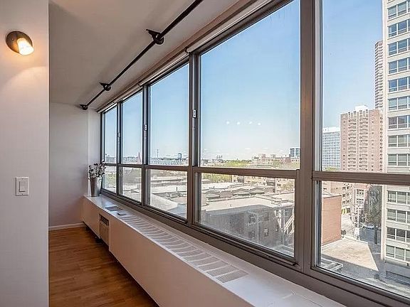 5th image of 3550 N Lake Shore Dr APT 711