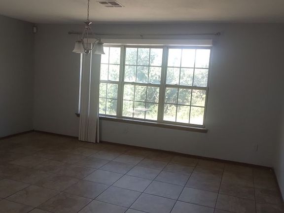 3rd image of 902 NW 66th St