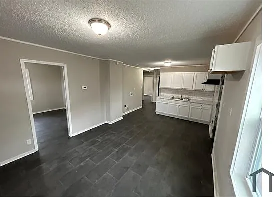 4 bed, 954 sqft, $1,395 — Photo 3