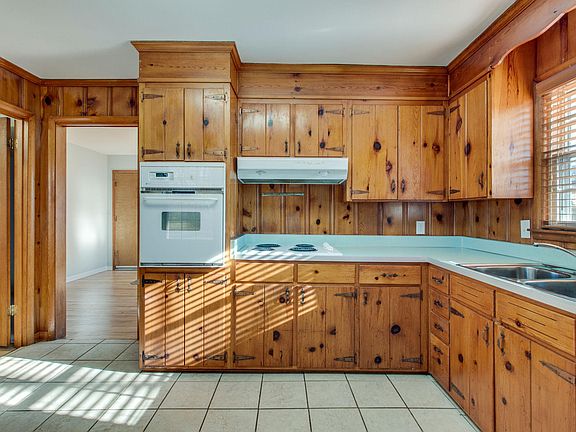 Original retro 1960's kitchen!