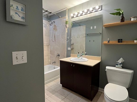 2nd image of 303 W Ohio St #1404