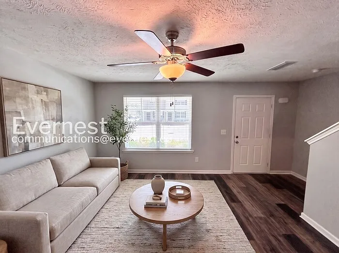 2 bed, 2.5 bath, 1128 sqft, $1,625 — Photo 2