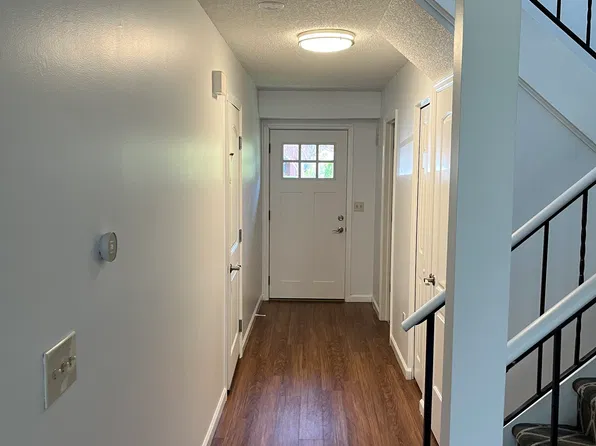 234 Woodscape Dr, Albany, NY 12203