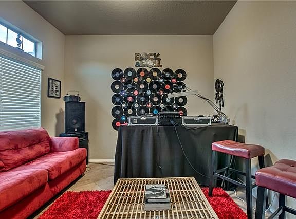 4th image of 1104 Whitemoss Dr