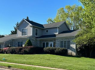 8436 Black Stallion Pl, Vienna, VA 22182