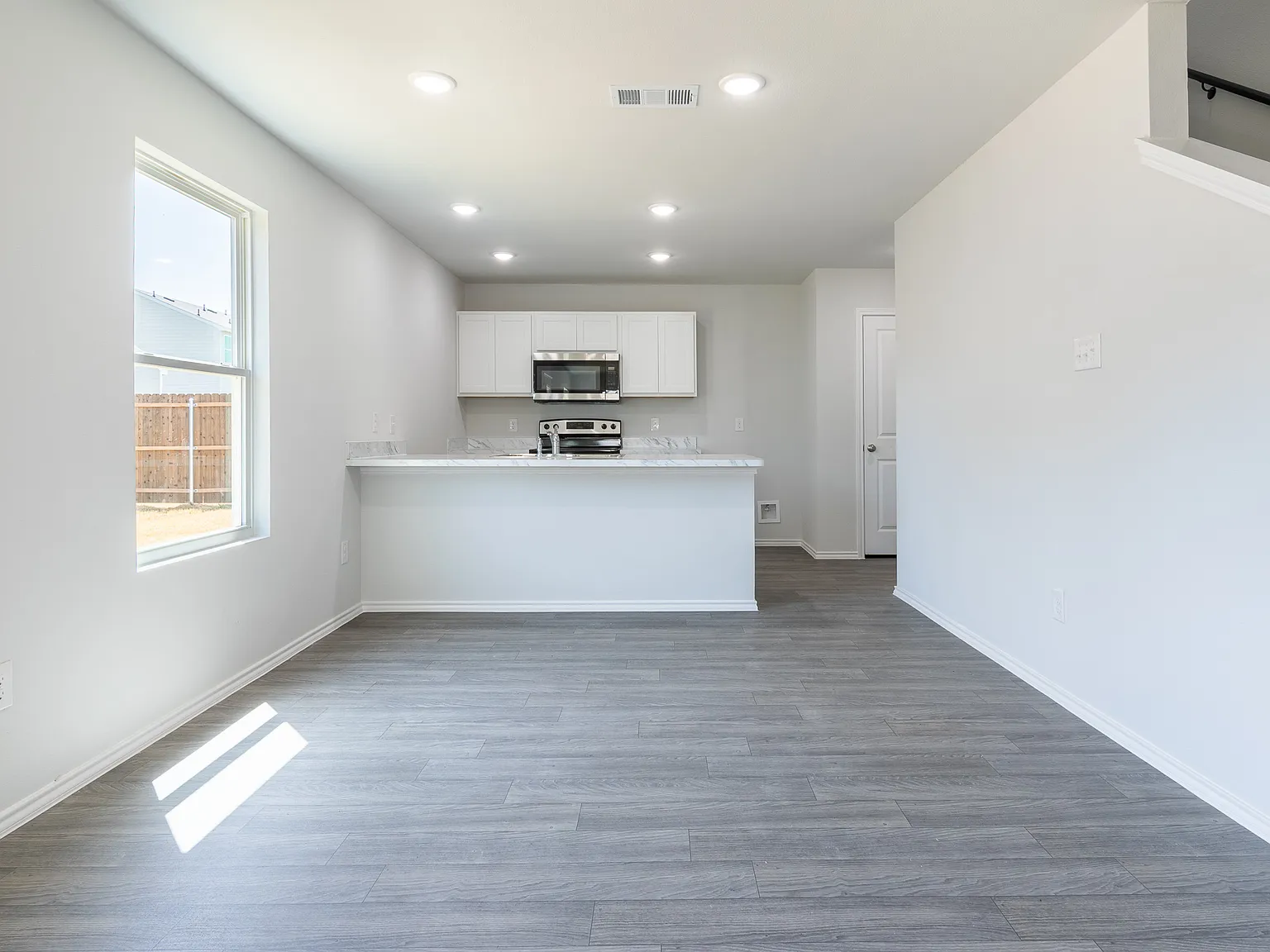 5 bed, 1804 sqft, $2,350 — Photo 3