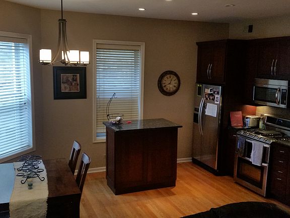 4th image of 617 W Drummond Pl #1BW