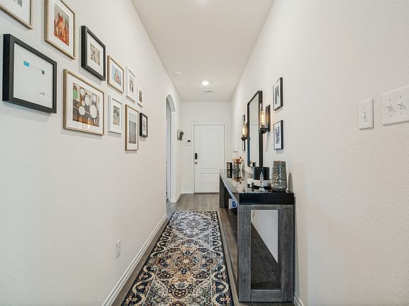 4th image of 917 Crepe Myrtle Ln