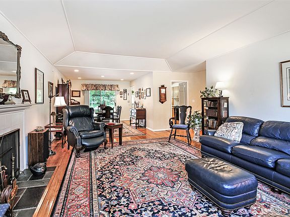 10 Maplemoor Ln White Plains, NY 10605 (0007of 40).jpg