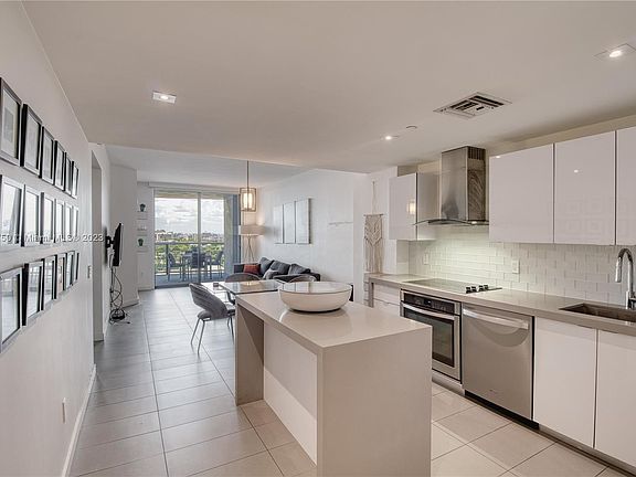 5th image of 1600 NE 1st Ave APT 1111