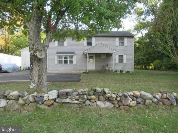 2259 Big Oak Rd, Langhorne, PA 19047