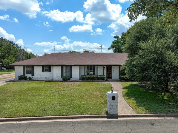 1109 Knotty Oaks Dr, Woodway, TX 76712