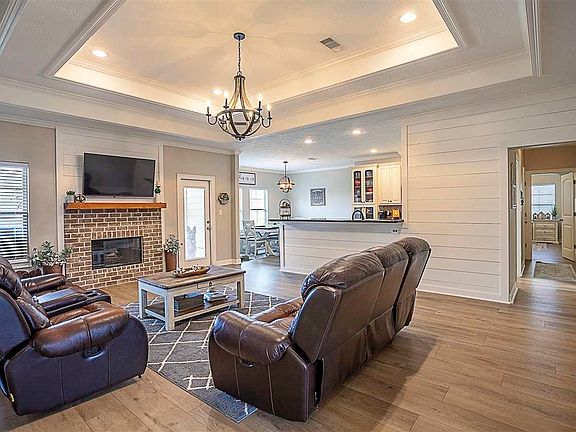 5th image of 201 Winding Brook Dr