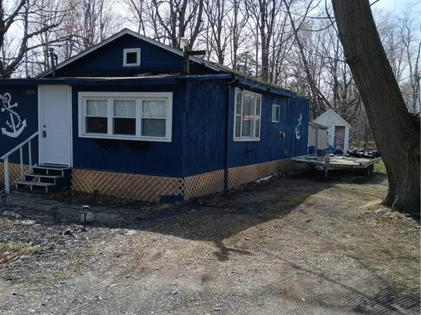 9370 Lemon St, Angola, NY 14006