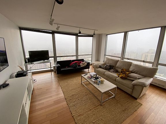 4th image of 340 W Diversey Pkwy #2714