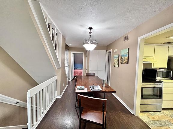 4th image of 704 Horseshoe Bay Blvd #F