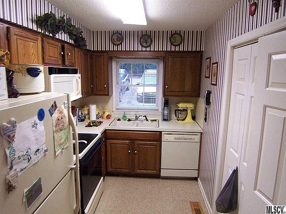 3rd image of 1258 Camelot Ct NE