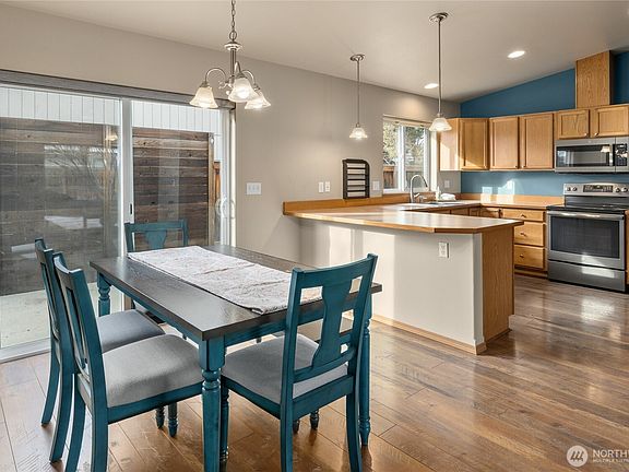 5th image of 405 E Kristen Avenue