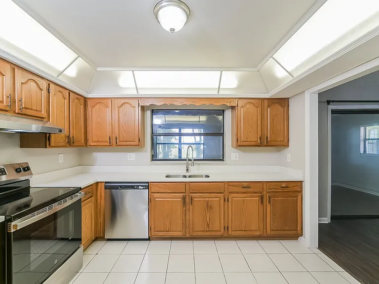 104 Daisy Dr SE — Photo 8