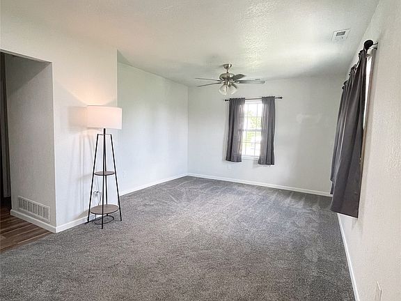 4th image of 701 W Maple St