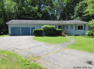 11 David Dr, Glenville, NY 12302