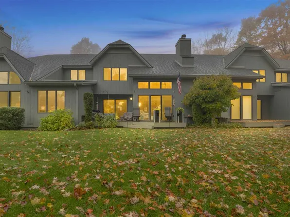 700 Fairways Dr APT 23, Harbor Springs, MI 49740