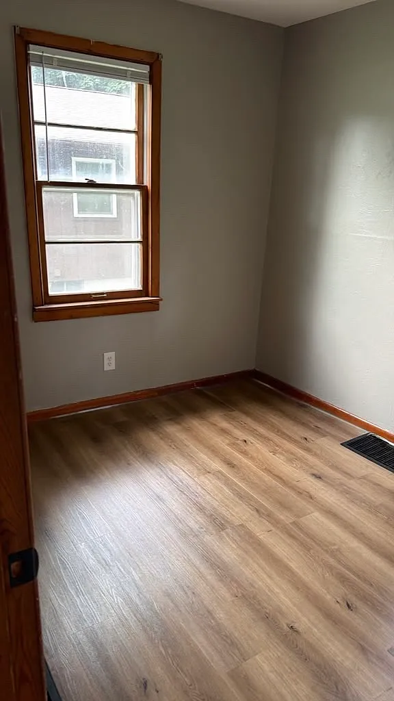 3 bed, 900 sqft, $925 — Photo 3