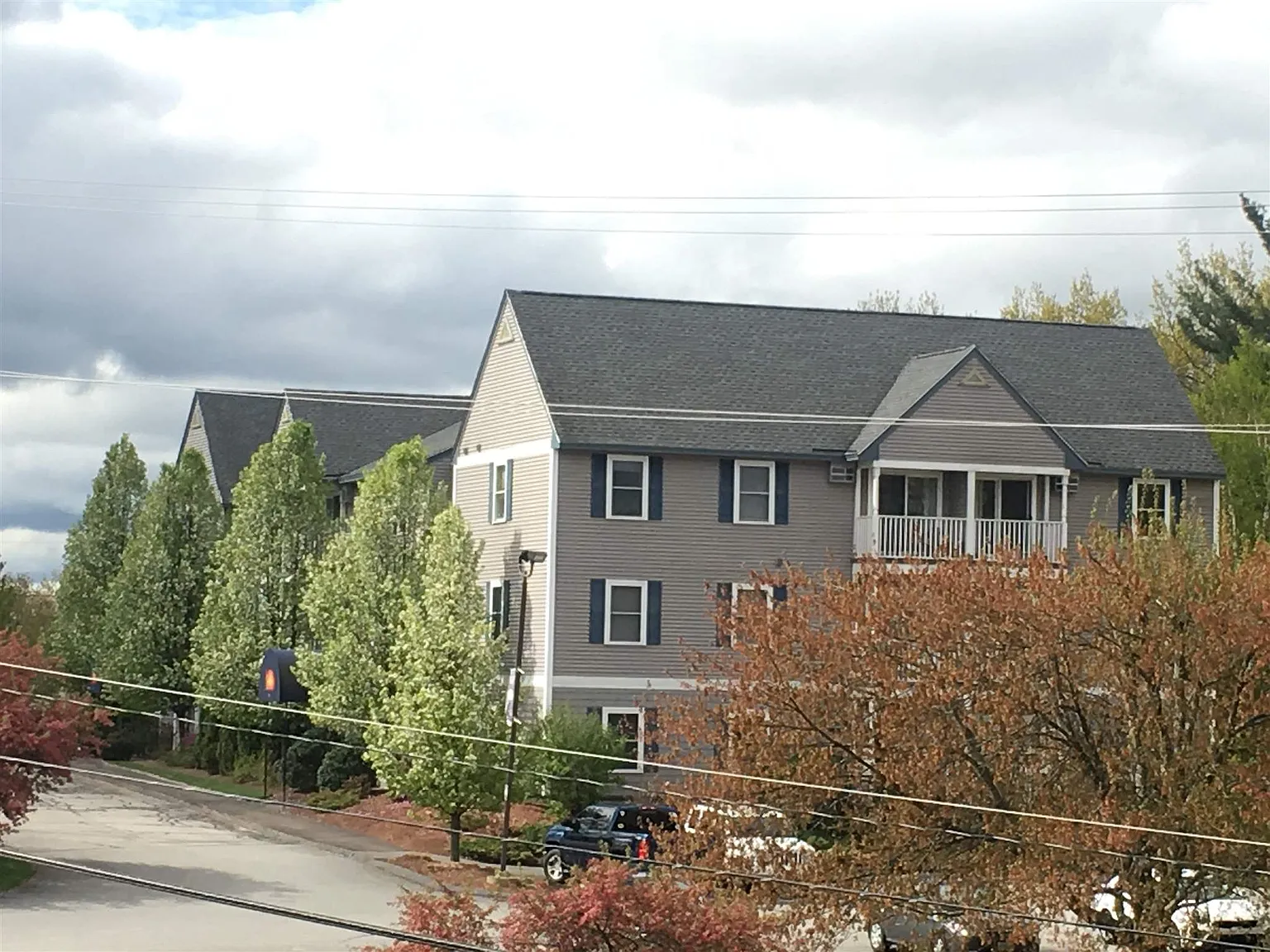 2 bed, 1.0 bath, 833 sqft, $1,949 — Photo 2