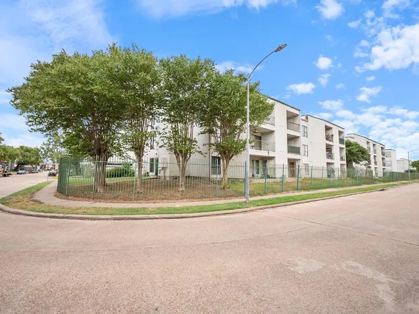 2818 S Bartell Dr APT 39, Houston, TX 77054