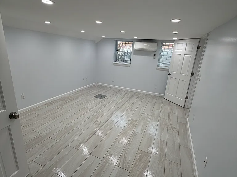 585 E 81st St #1 — Photo 5