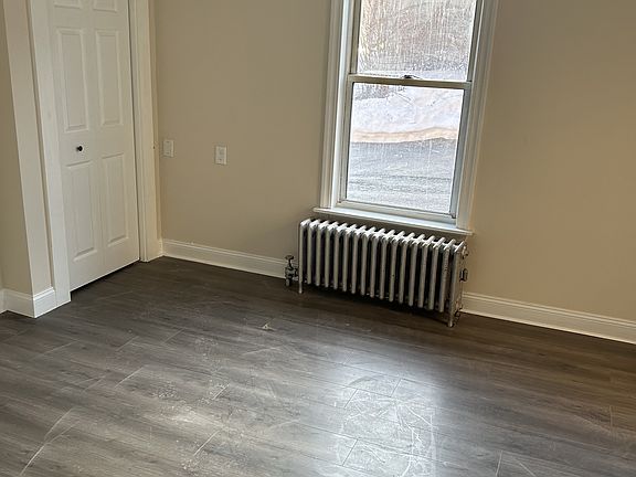 5th image of 230 Pleasant St #1