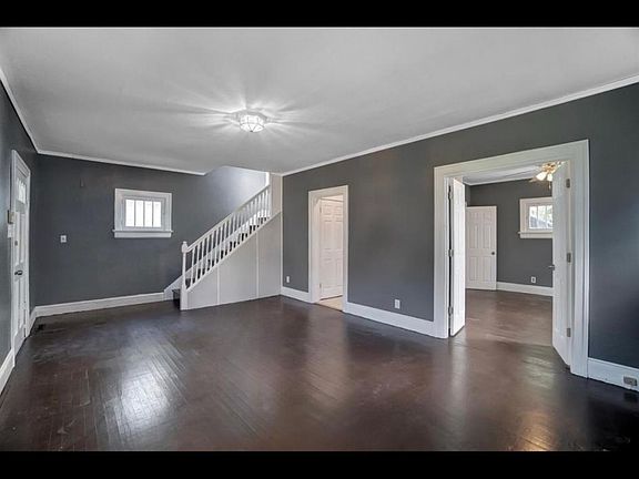 4th image of 136 E Bruce Ave