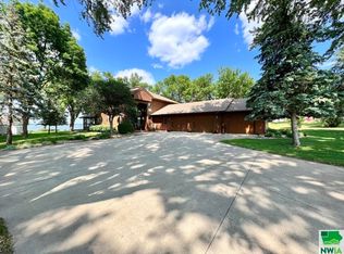 133 S Cove Dr, Storm Lake, IA 50588
