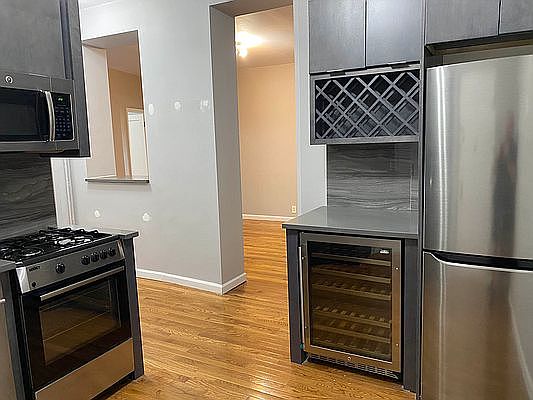 2nd image of 1575 Lexington Ave #7A