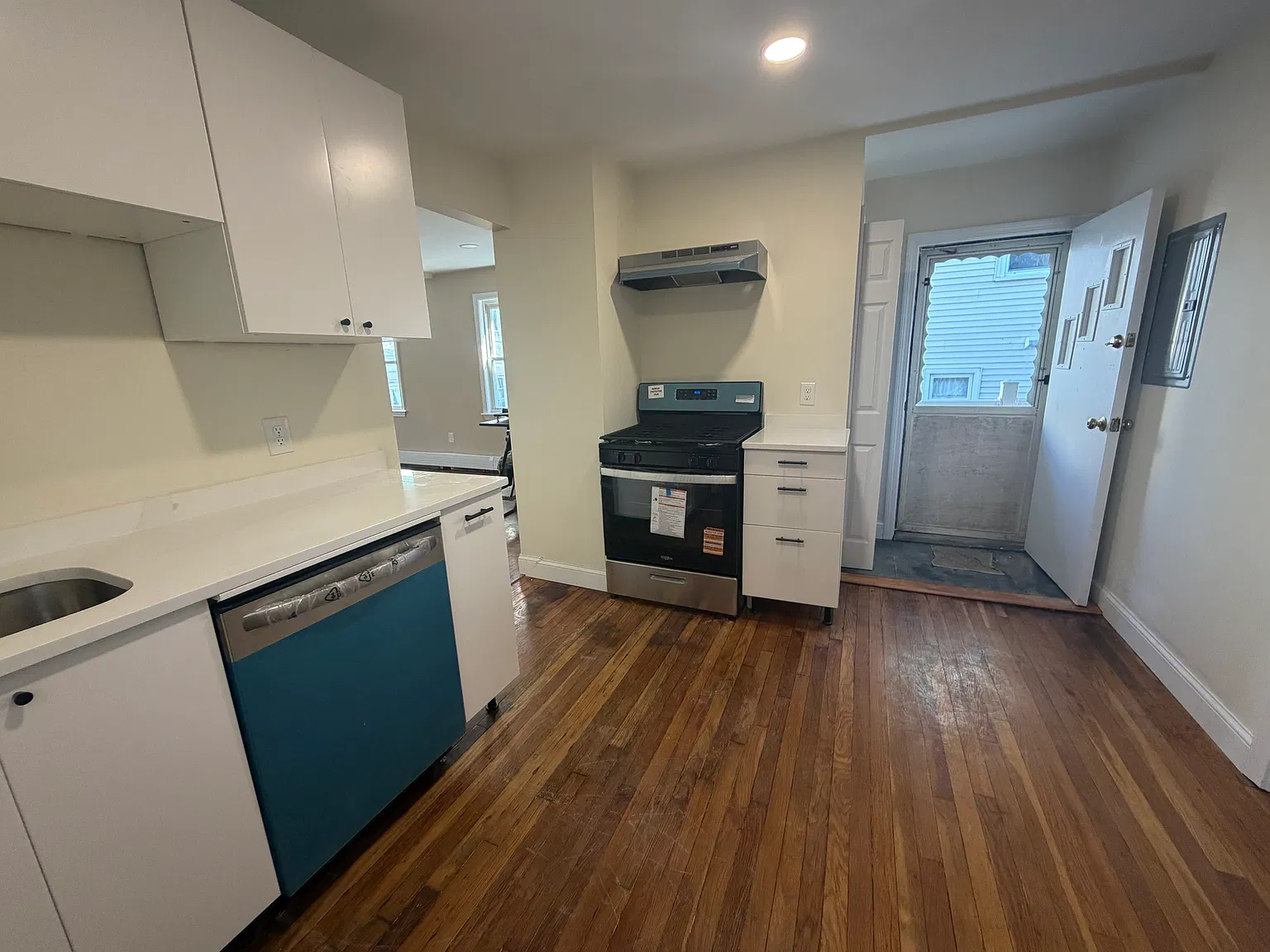 1 bed, 585 sqft, $1,895 — Photo 4
