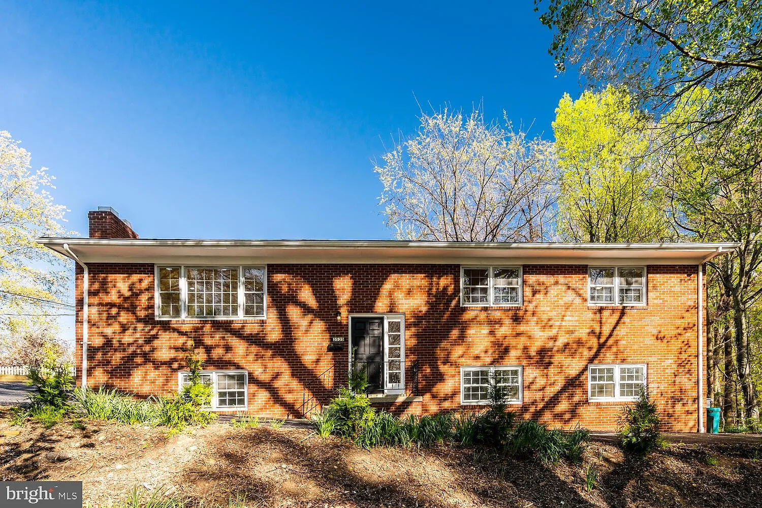 6 bed, 3.0 bath, 2954 sqft, $5,000 — Photo 2