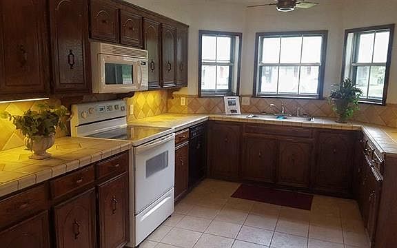 4th image of 624 Lakewood Dr
