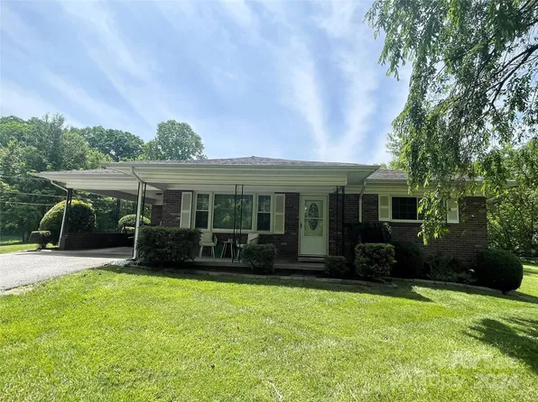 2579 Andrews Cir, Lenoir, NC 28645
