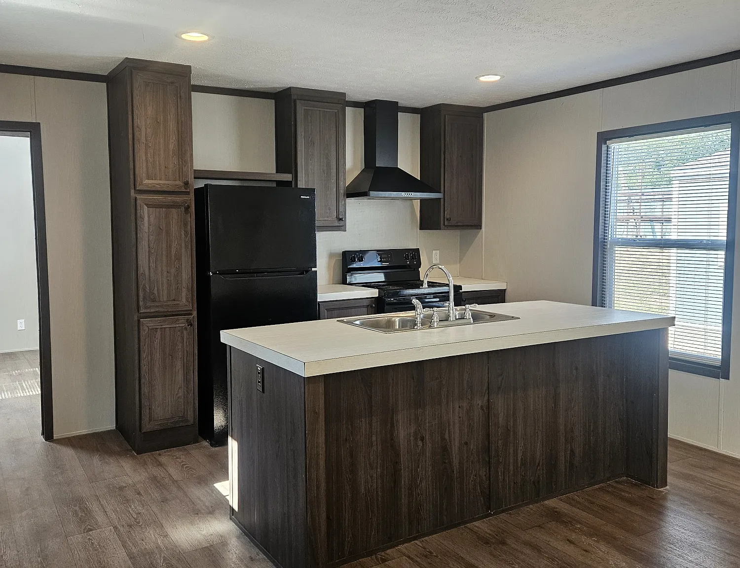 3 bed, 1216 sqft, $1,650 — Photo 2
