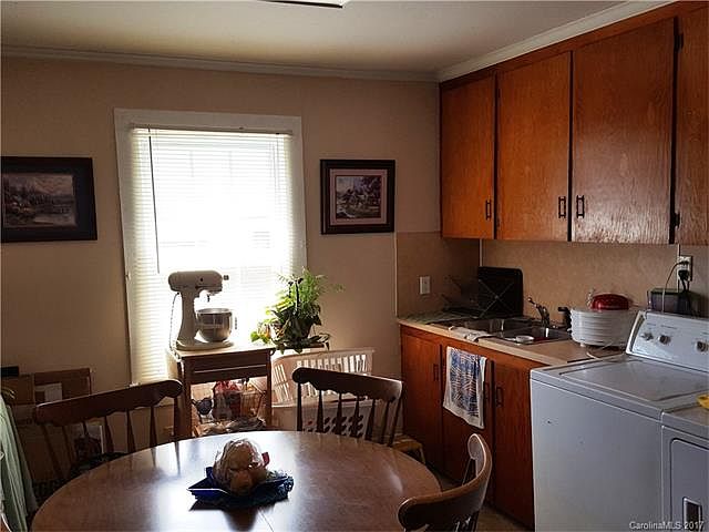2nd image of 714 Pine St