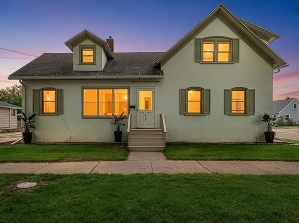 907 Elmore St, Green Bay, WI 54303